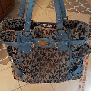 Michael Kors Gansevoort bag with strap in great condition